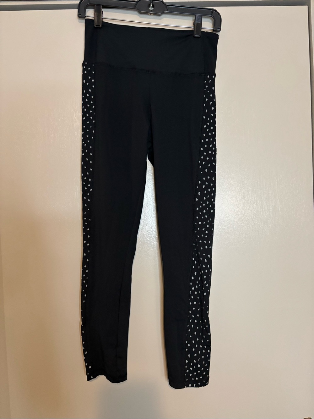 Marika Black High-Rise Leggings with White Heart Side Panels size M